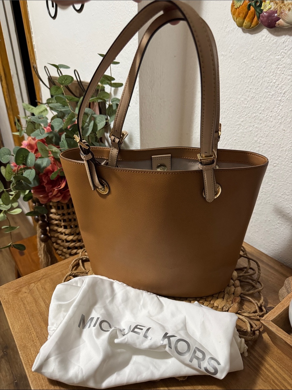 Michael Kors MK Brown Tan Leather Tote Bucket Bag with Gold Hardware